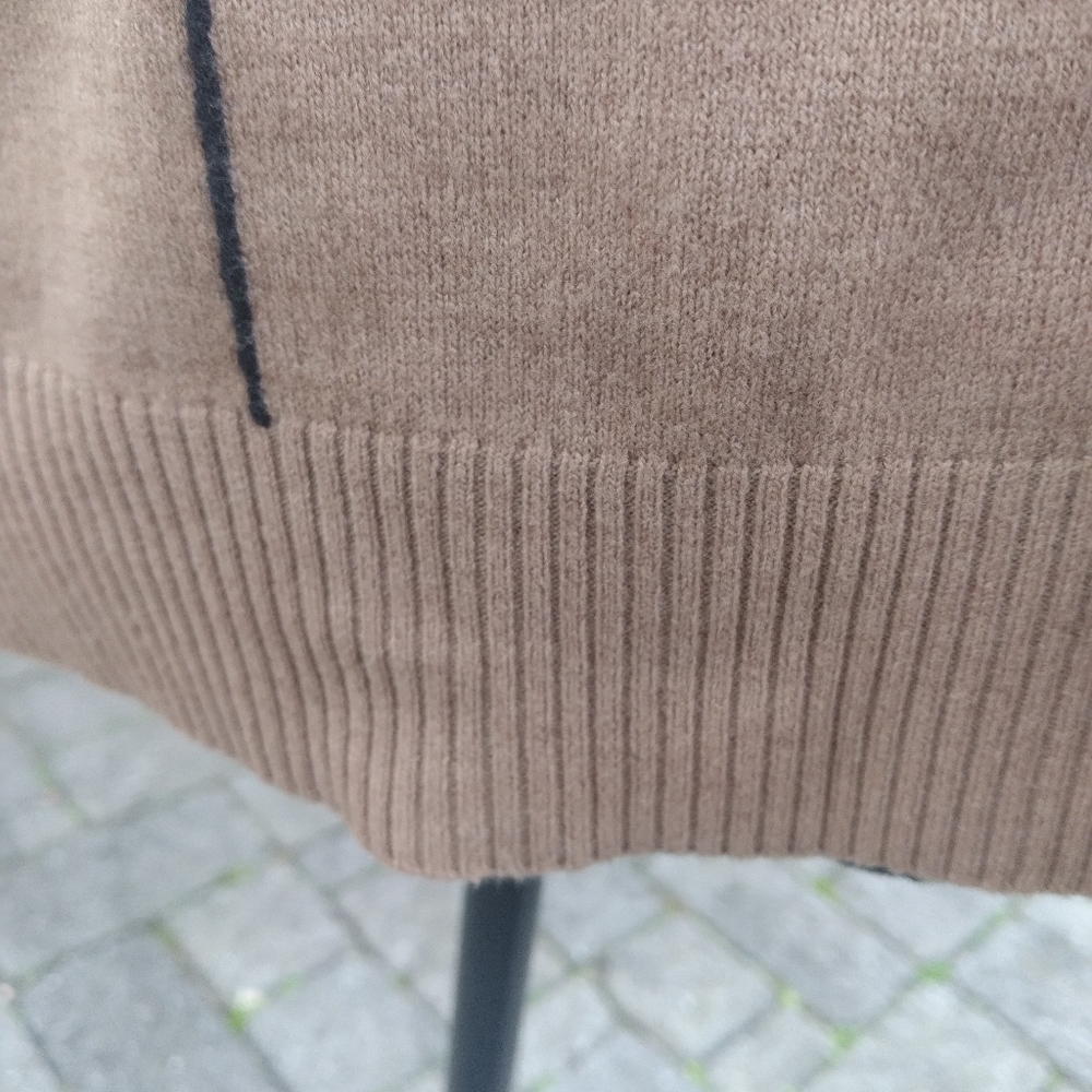 ππ Tahari Camel & Black Sweater Size Large π - Picture 5 of 16